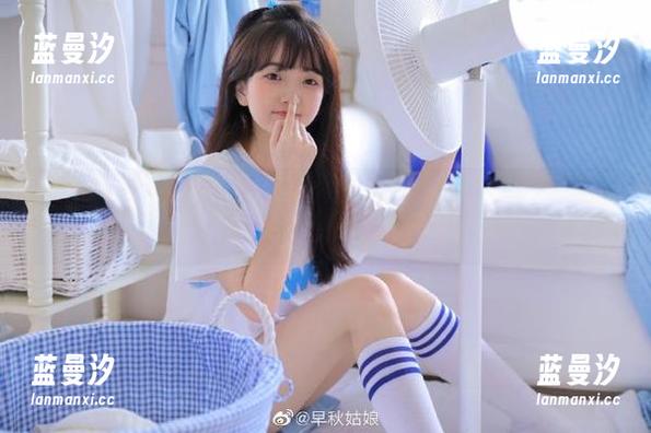 Jang Joo(장주)的性感护士写真作品：把可爱cos与艺术完美融合.txt